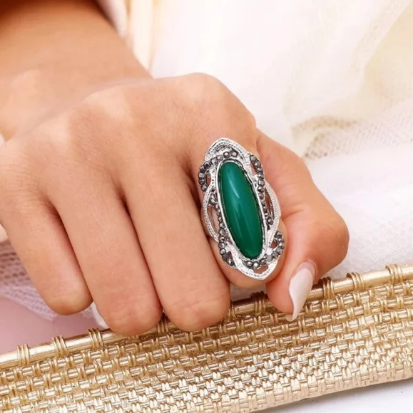 RESTOCKING BOHO GIANT COCKTAIL RING INDEX RING LARGE GREEN RHINESTONE SILVER - Picture 1 of 9
